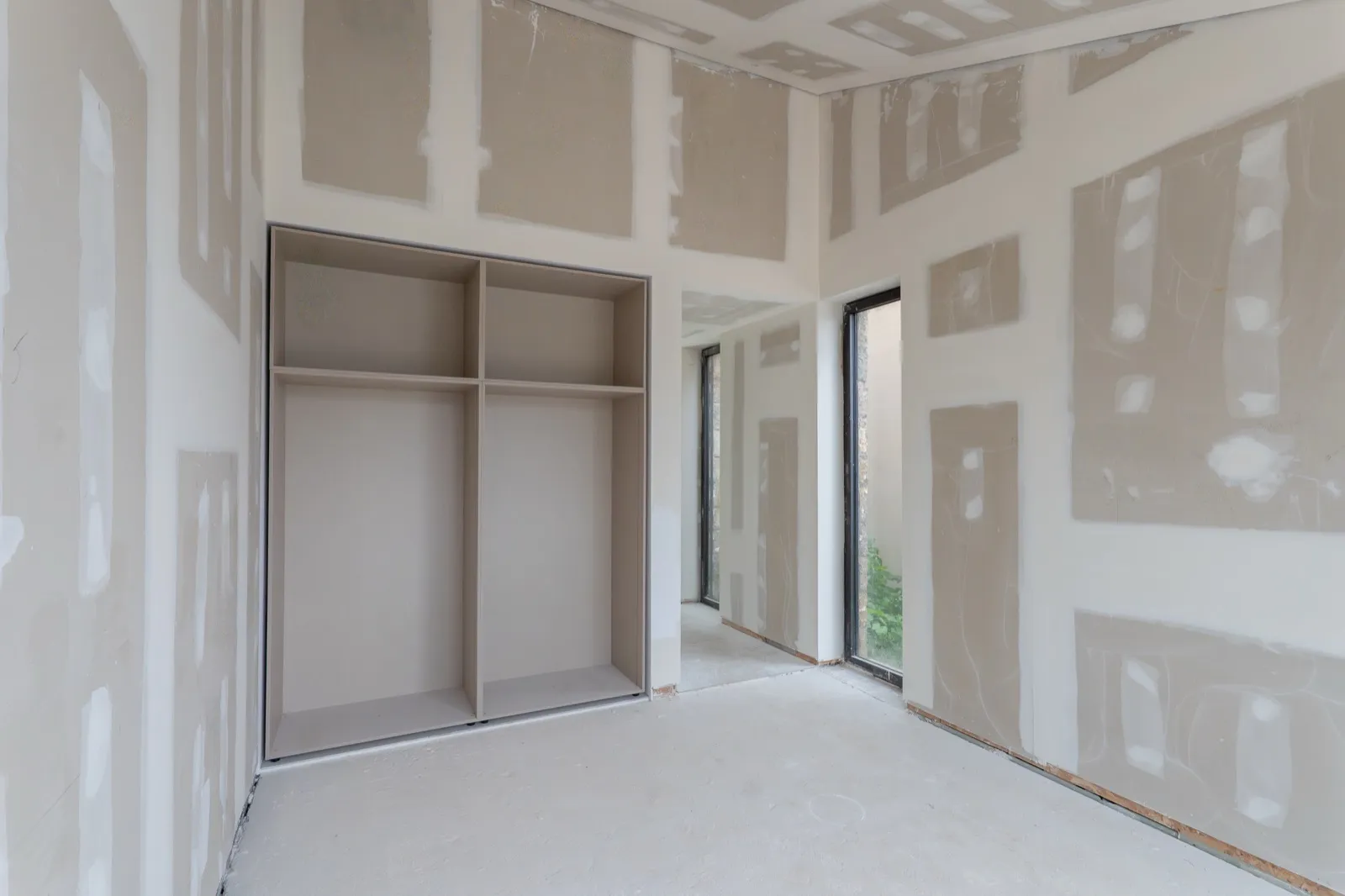 Habitación con armario empotrado de pladur y falso techo